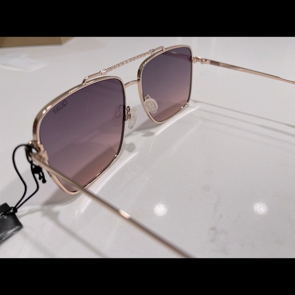 BRAND NEW & NEVER USED - Quay Women’s Sunglasses main image 6